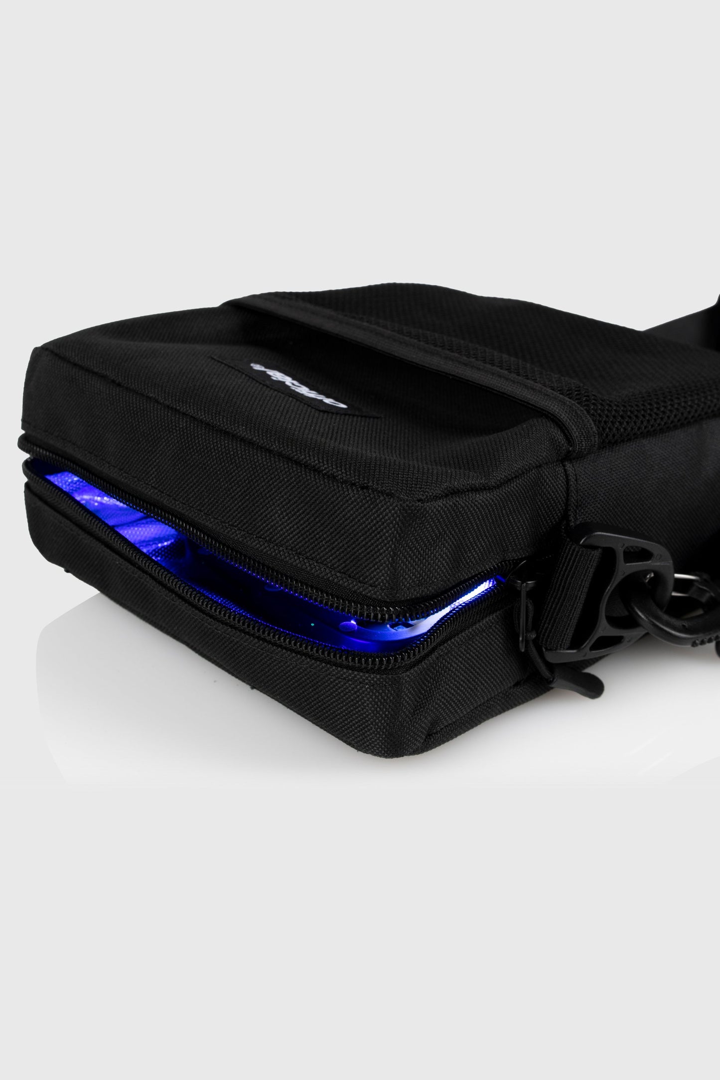 UV-C Light Emitting Shoulder Bag